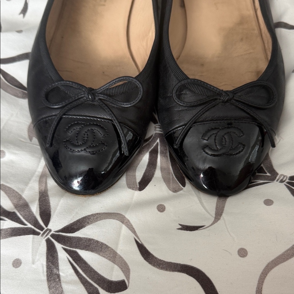CHANEL Black Leather Cap-Toe Bow Ballet Flats - Picture 6 of 13